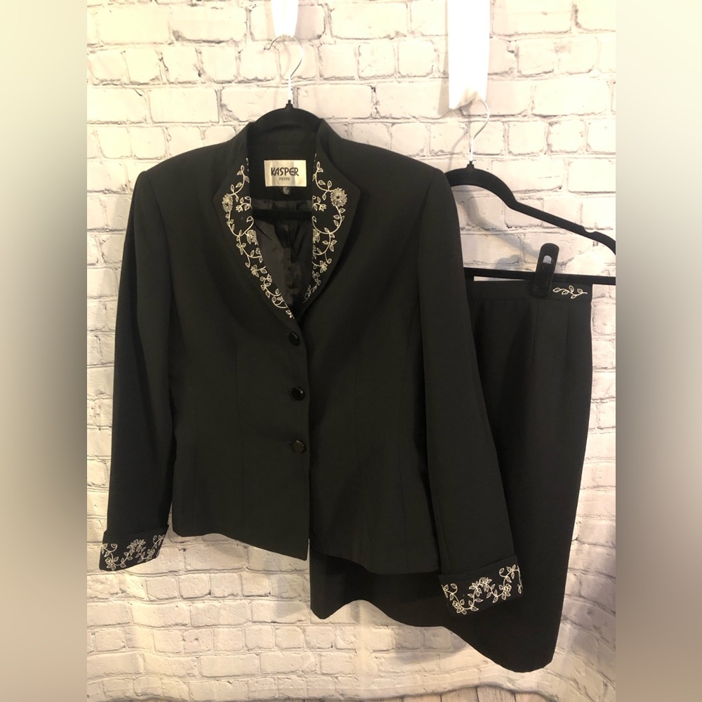 Kasper black suit skirt set